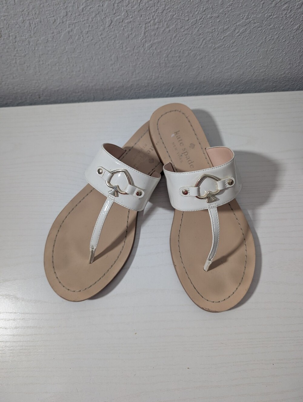 Kate Spade Cassia Ivory Patent Leather Sandals sz 7.5